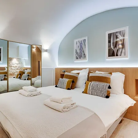 Amazing Historical Parisien Town House Next To Louvre Area *