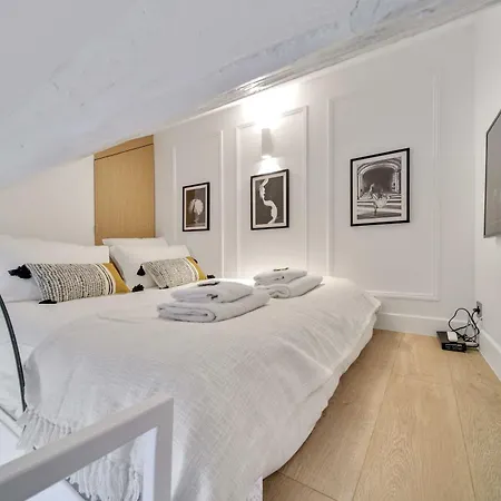 Amazing Historical Parisien Town House Next To Louvre Area Paris